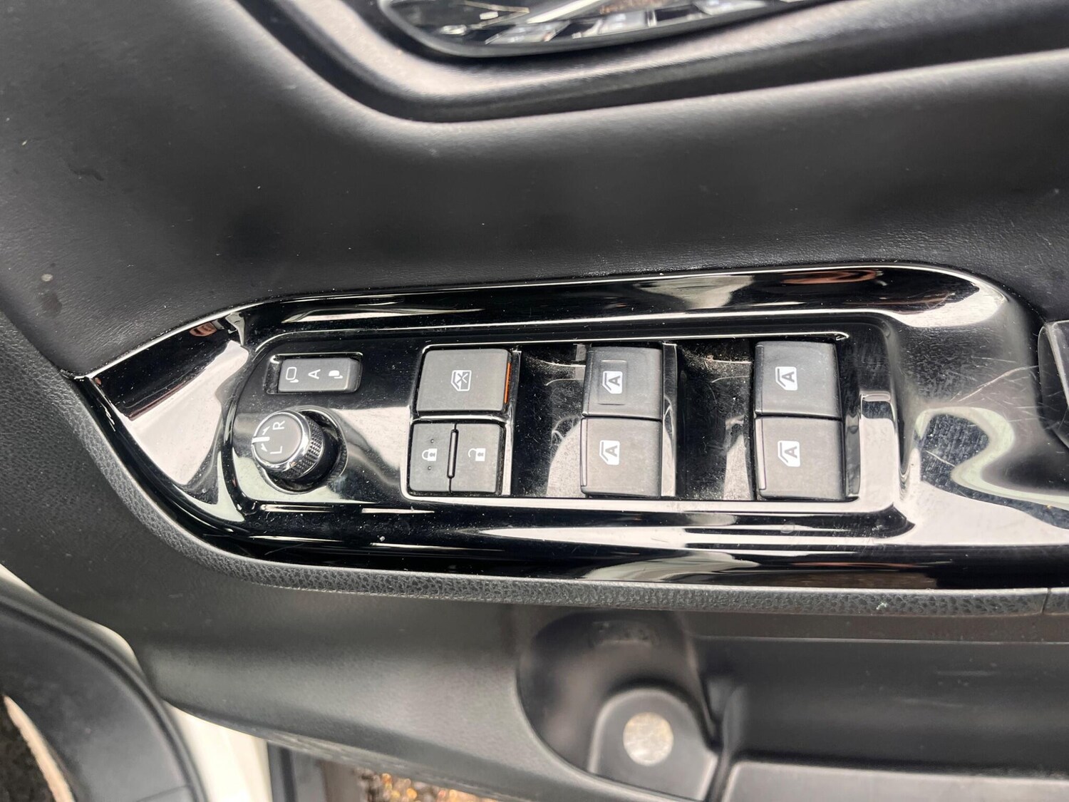 Used Toyota Noah for sale - 77351827: Photo 36