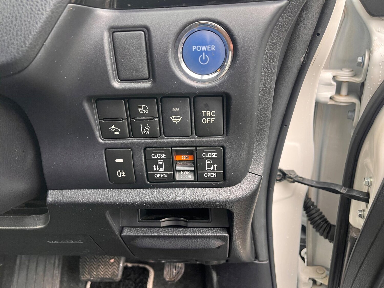 Used Toyota Noah for sale - 77351827: Photo 37