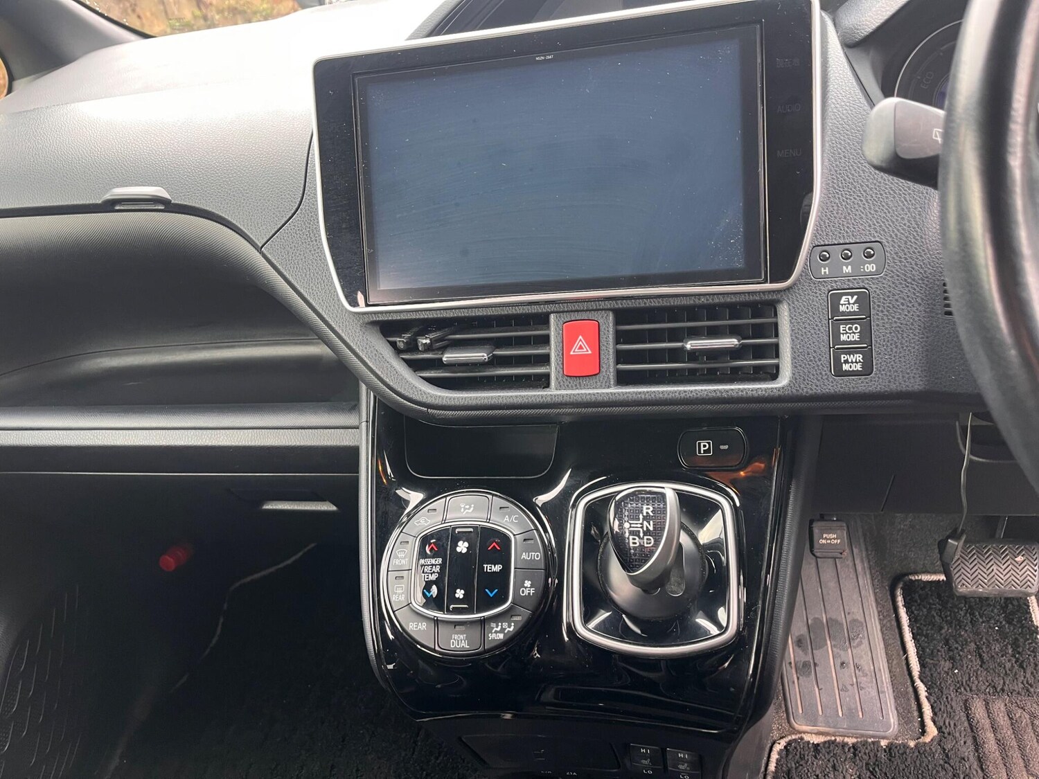 Used Toyota Noah for sale - 77351827: Photo 39