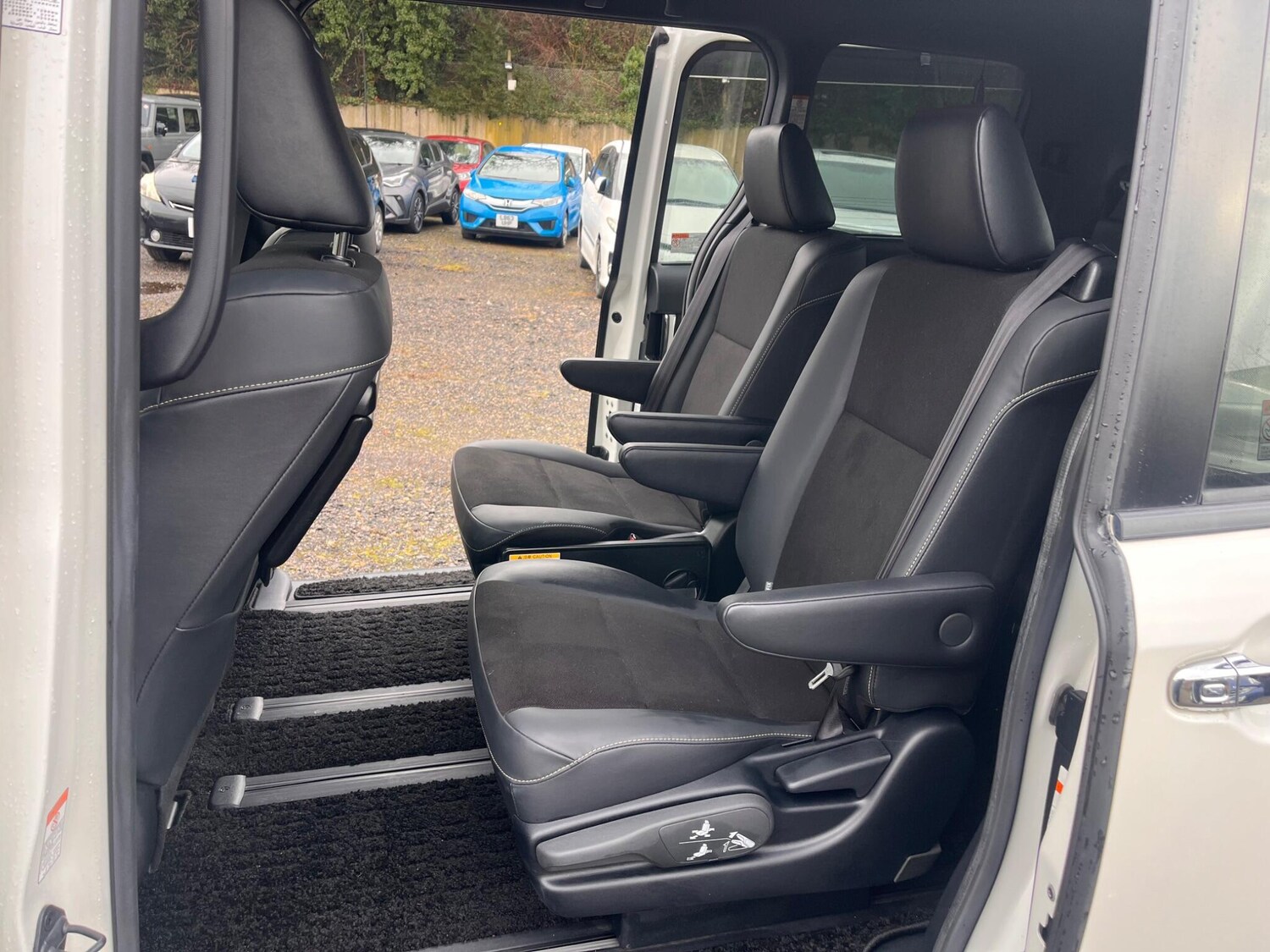 Used Toyota Noah for sale - 77351827: Photo 44