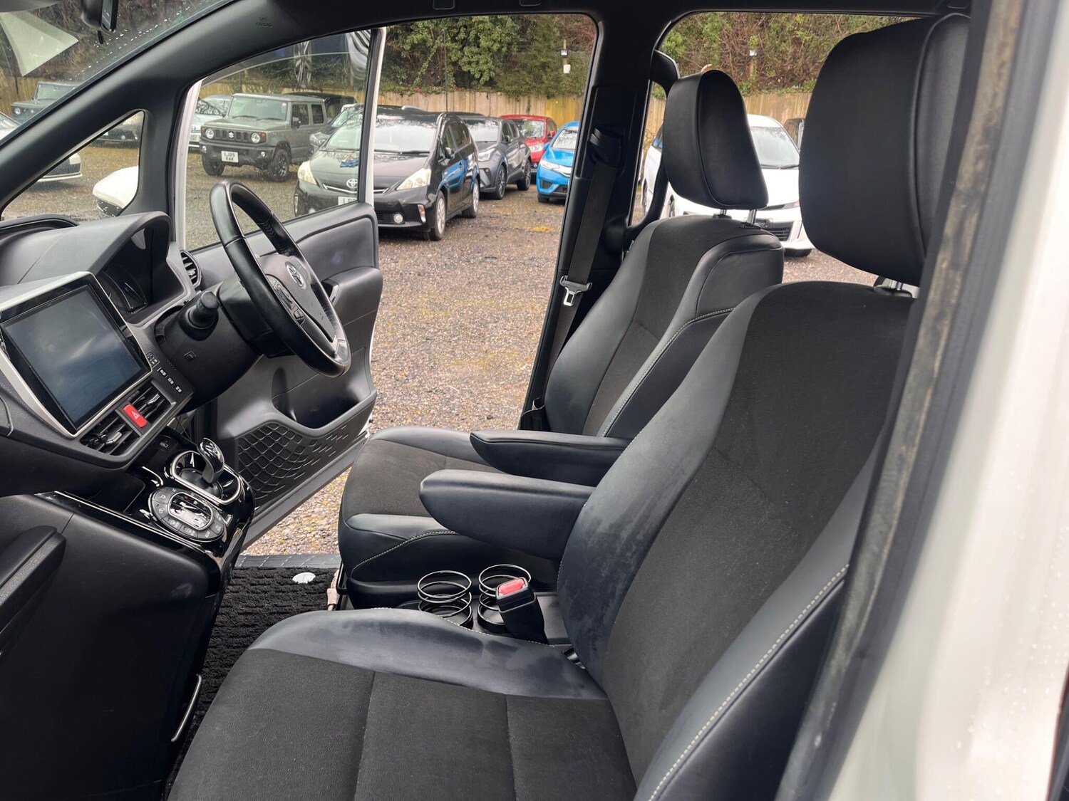 Used Toyota Noah for sale - 77351827: Photo 46