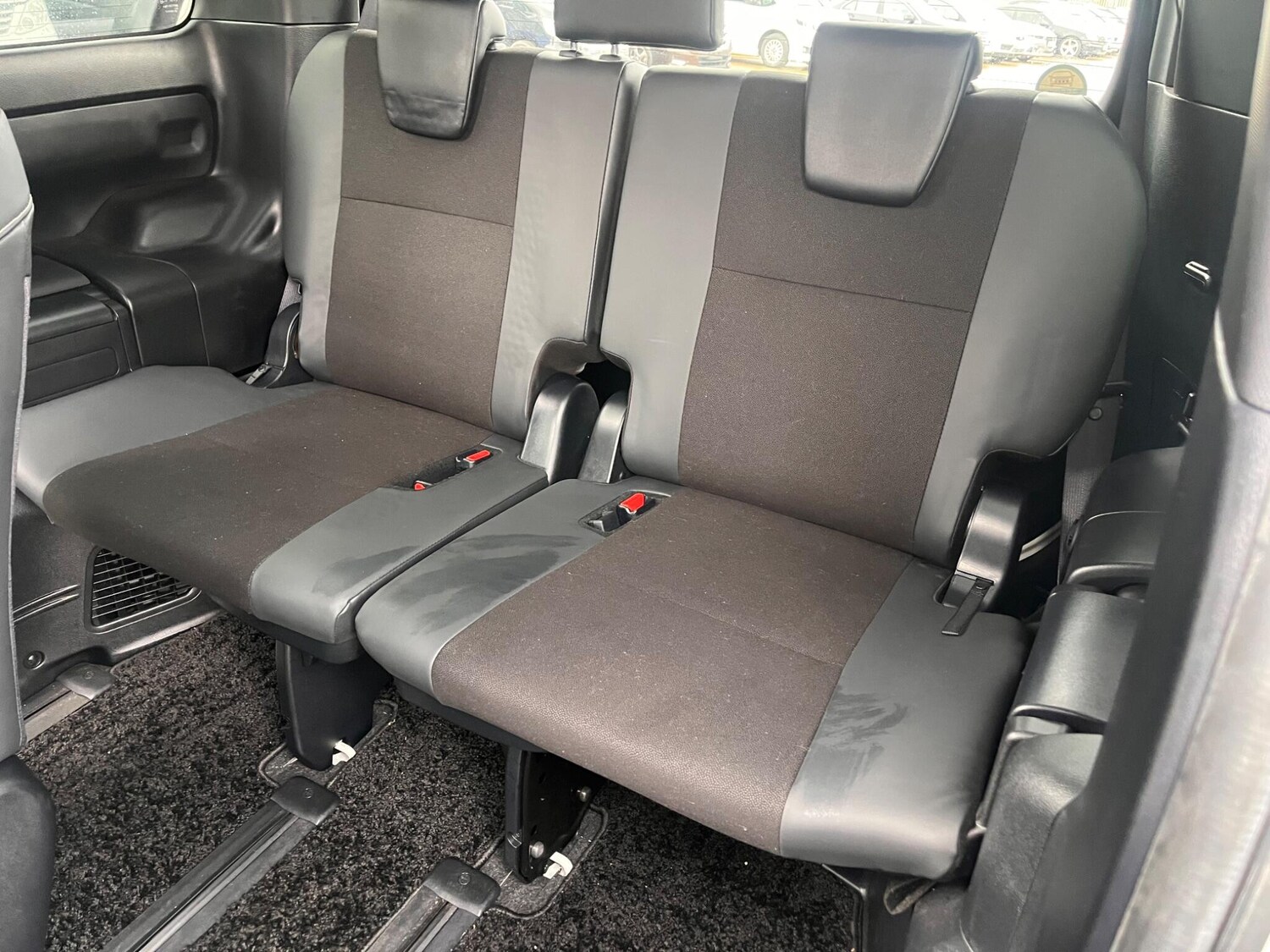 Used Toyota Noah for sale - 77351827: Photo 48