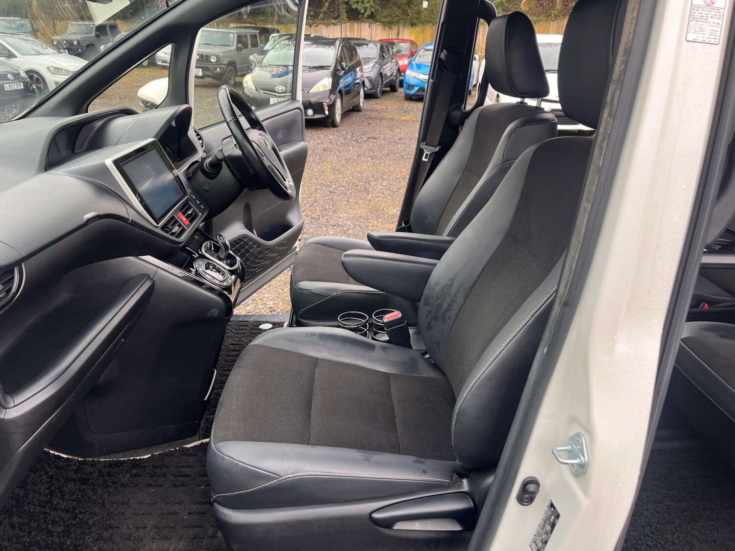 Used Toyota Noah for sale - 77351827: Photo 49