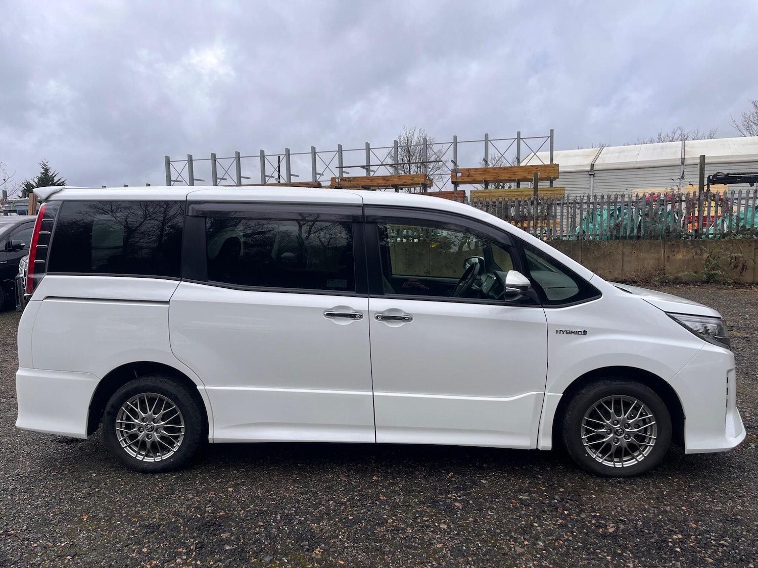 Used Toyota Noah for sale - 77351827: Photo 5
