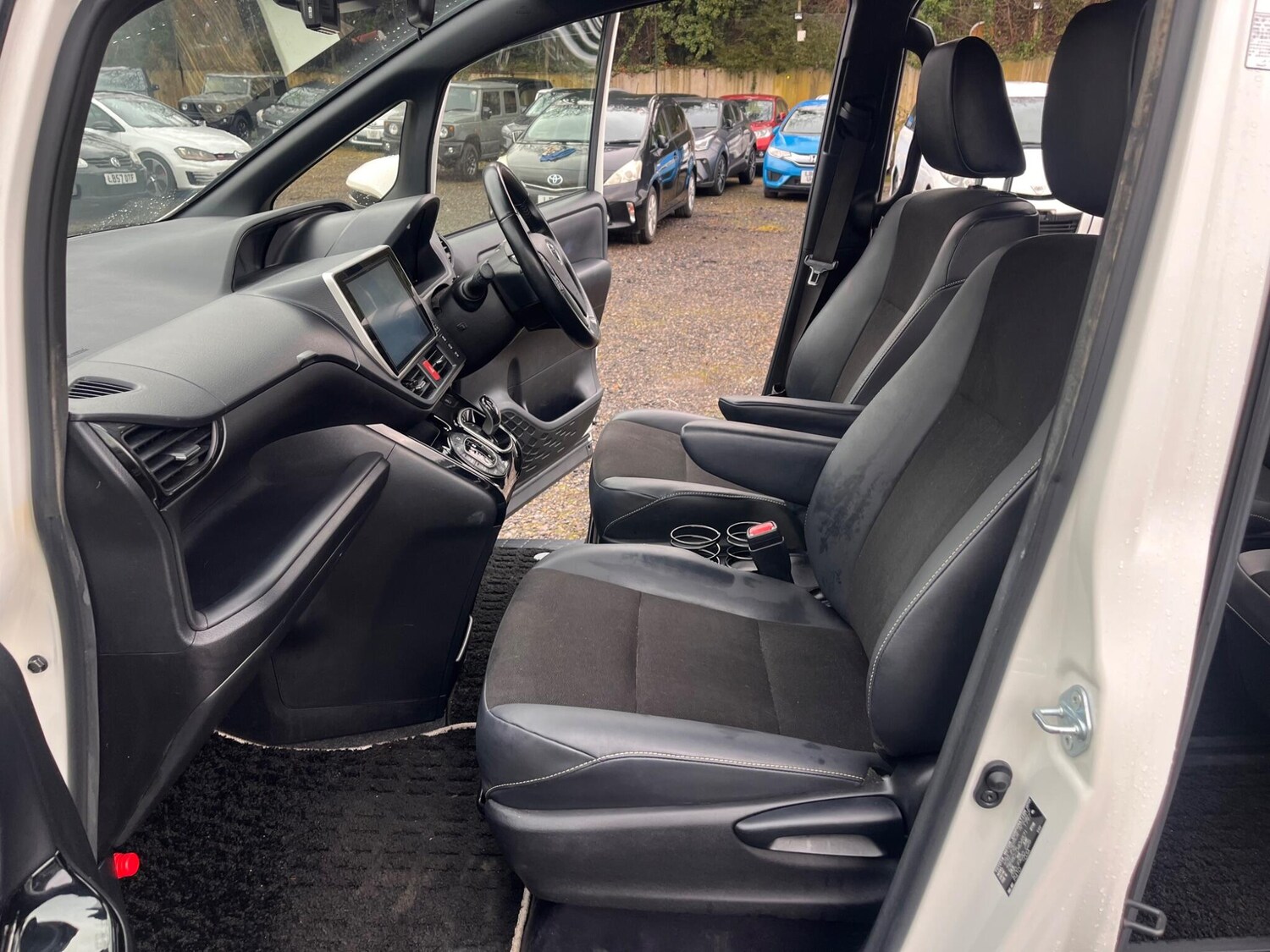 Used Toyota Noah for sale - 77351827: Photo 50