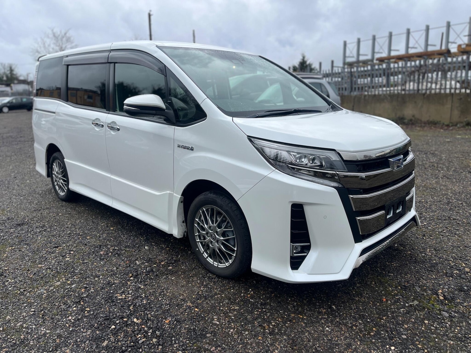 Used Toyota Noah for sale - 77351827: Photo 6