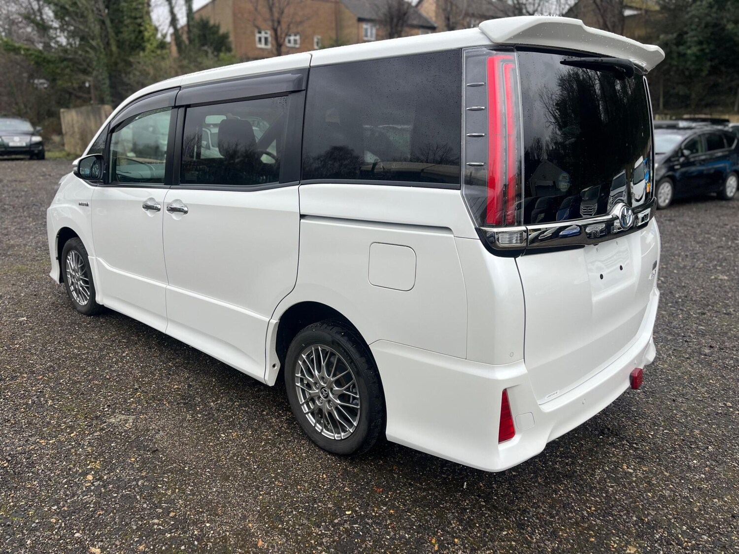 Used Toyota Noah for sale - 77351827: Photo 9