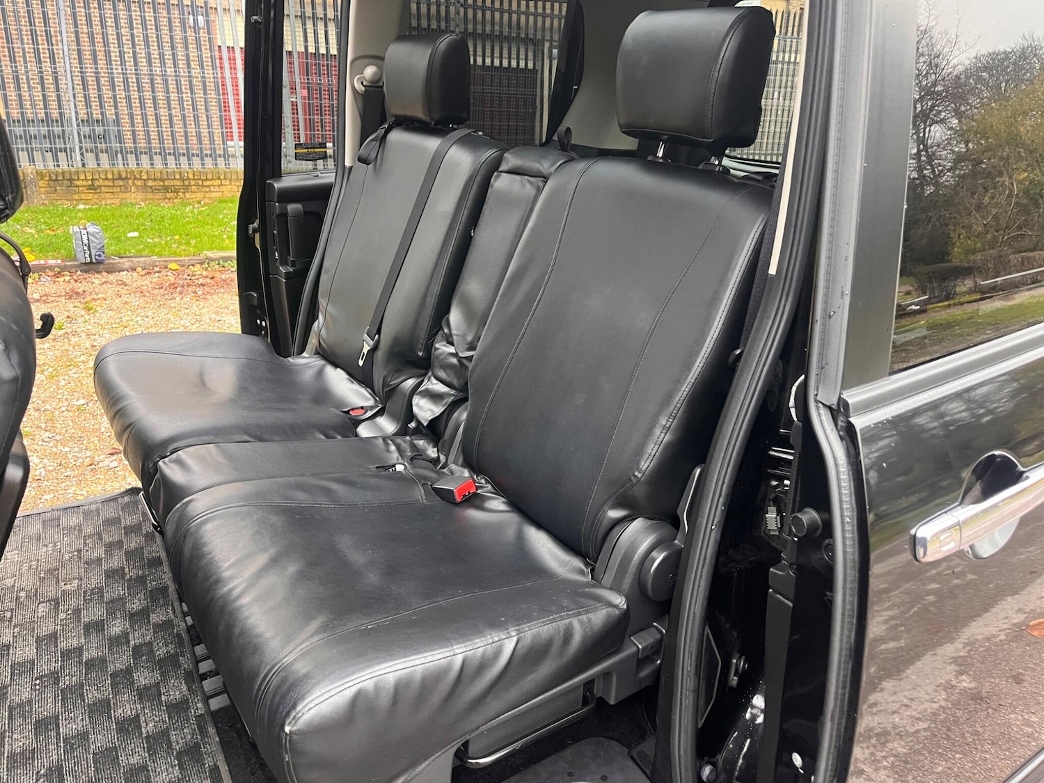 Used Nissan Serena for sale - 77040904: Photo 10