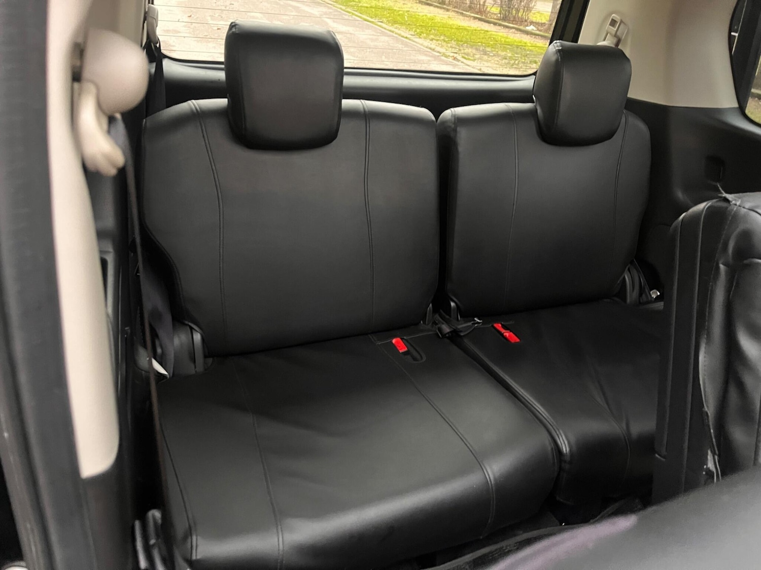 Used Nissan Serena for sale - 77040904: Photo 11