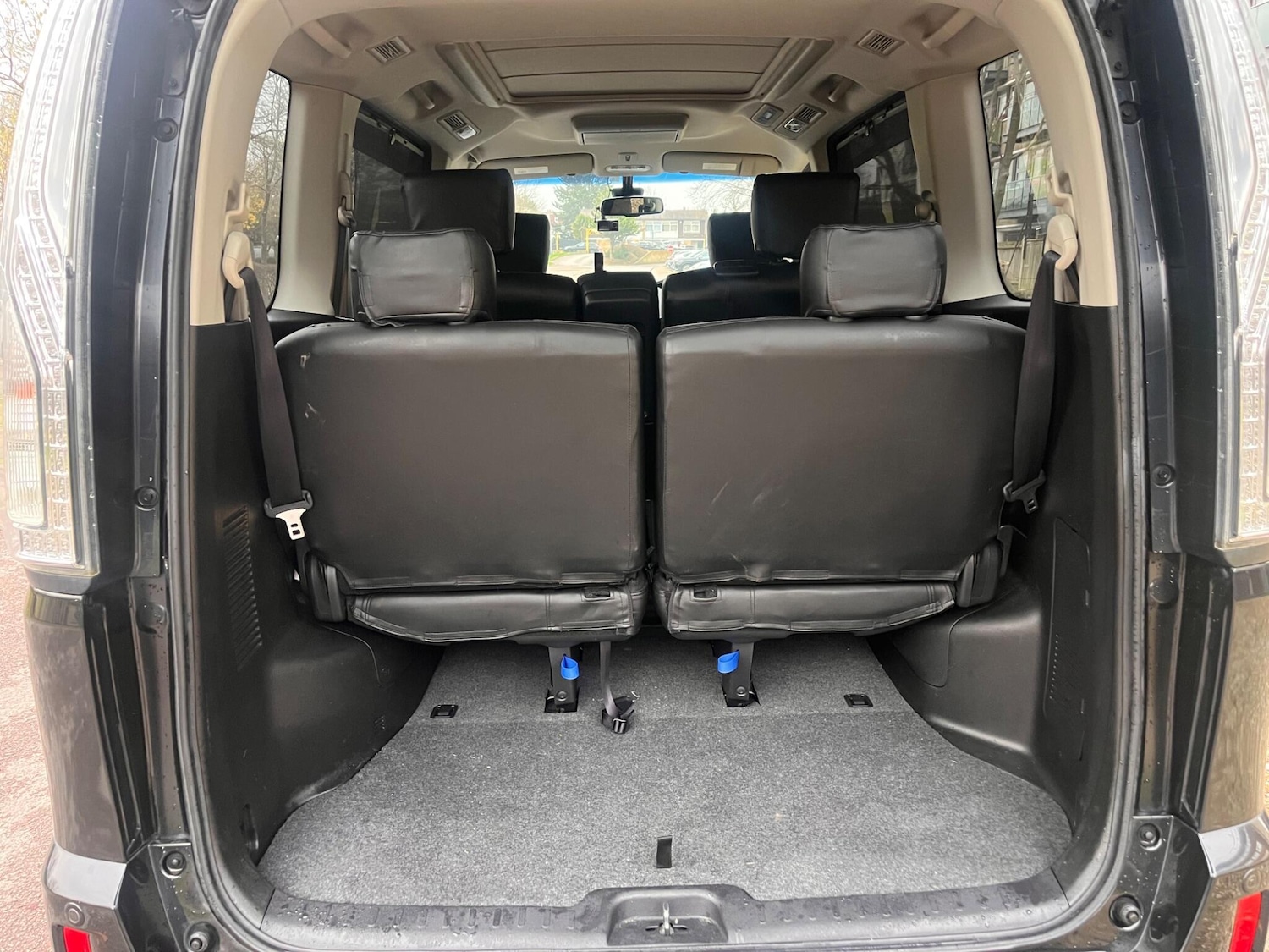 Used Nissan Serena for sale - 77040904: Photo 14