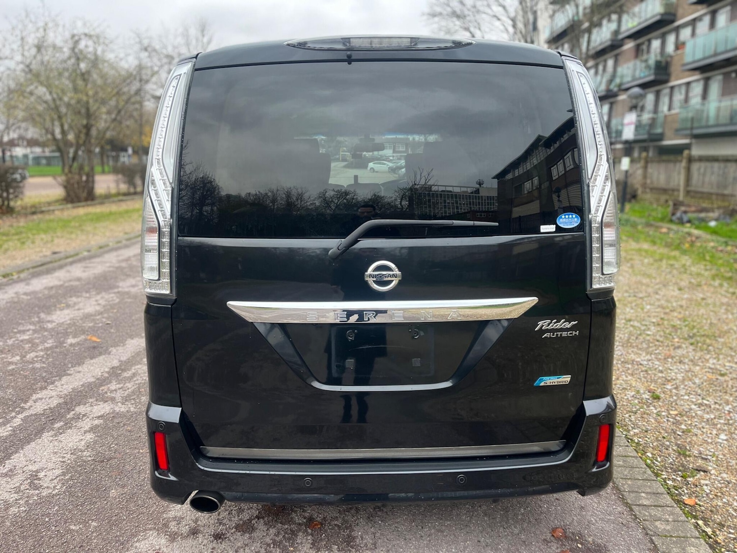 Used Nissan Serena for sale - 77040904: Photo 16