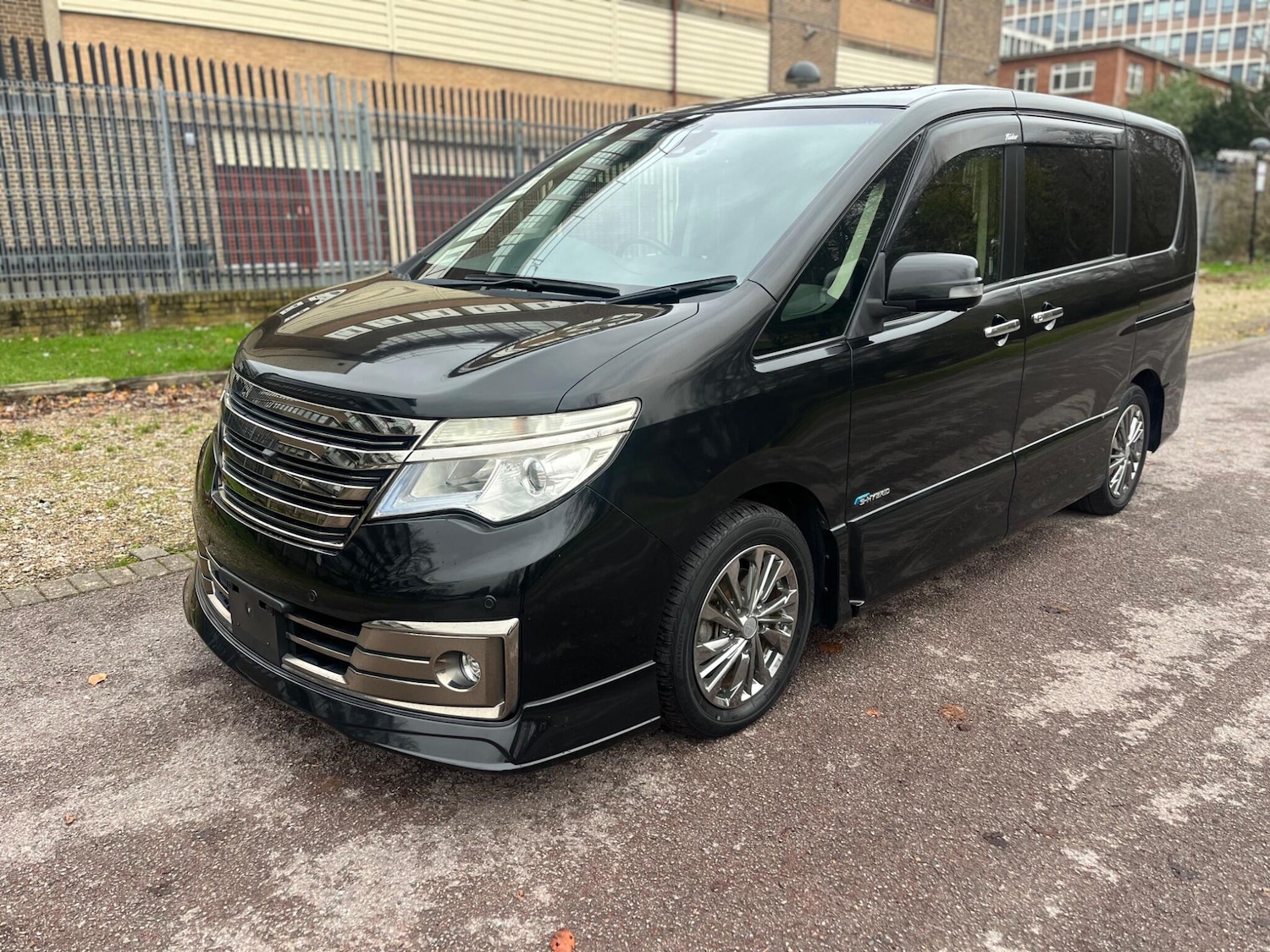 Used Nissan Serena for sale - 77040904: Photo 18