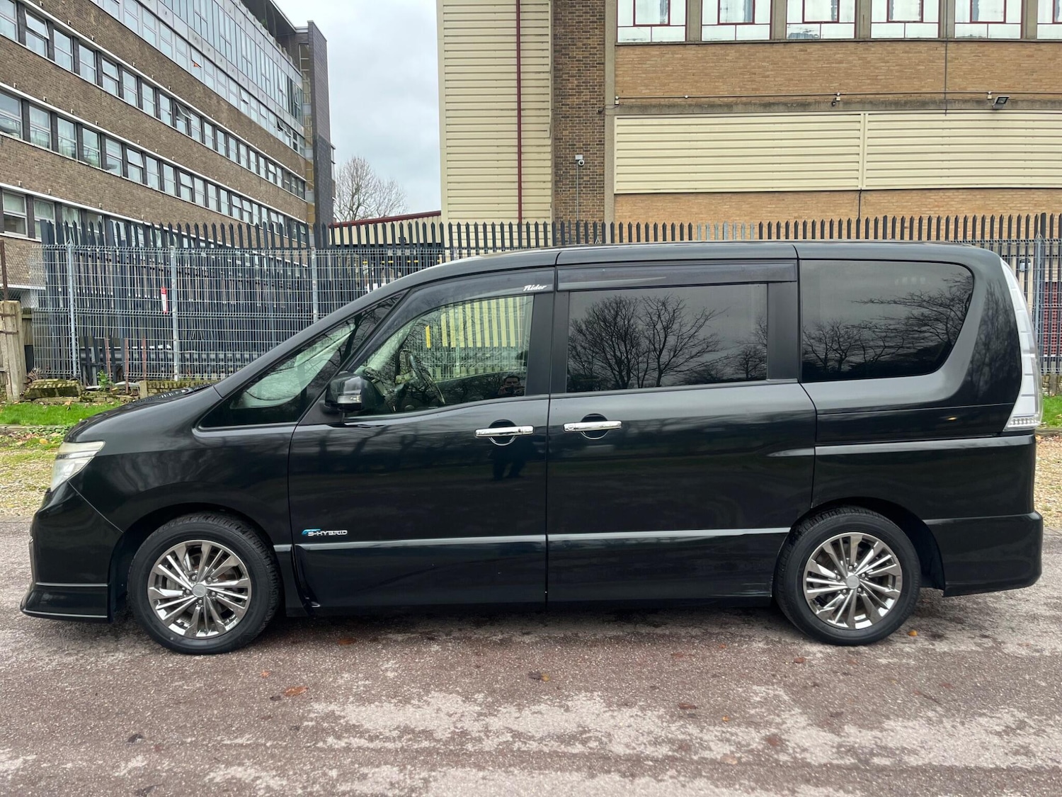 Used Nissan Serena for sale - 77040904: Photo 22
