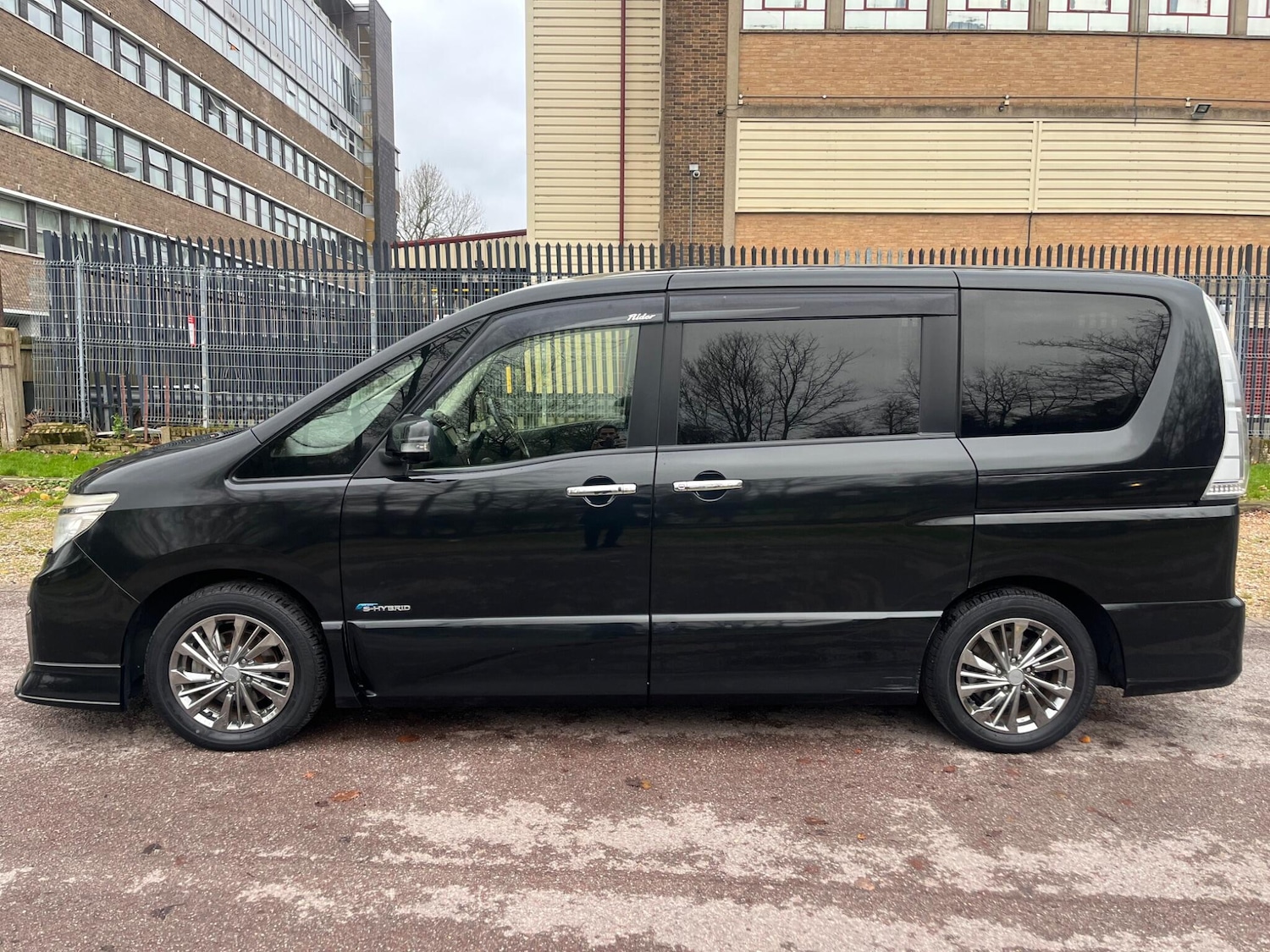 Used Nissan Serena for sale - 77040904: Photo 23