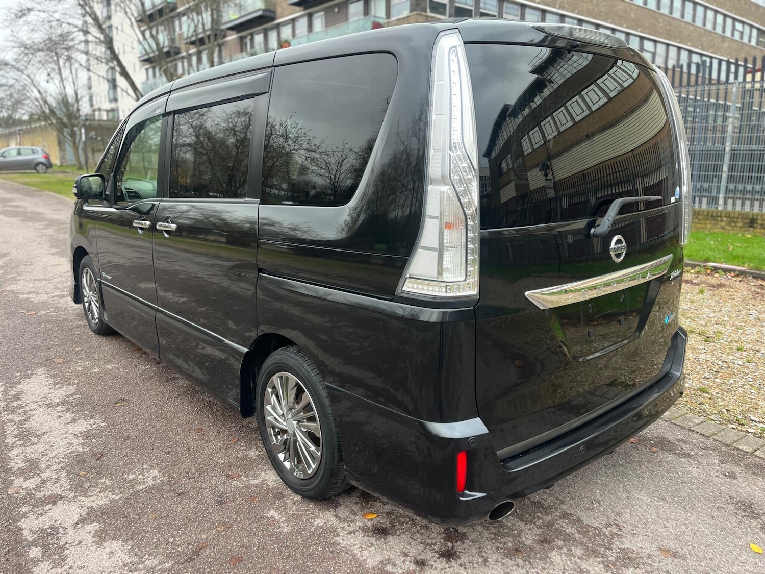 Used Nissan Serena for sale - 77040904: Photo 25