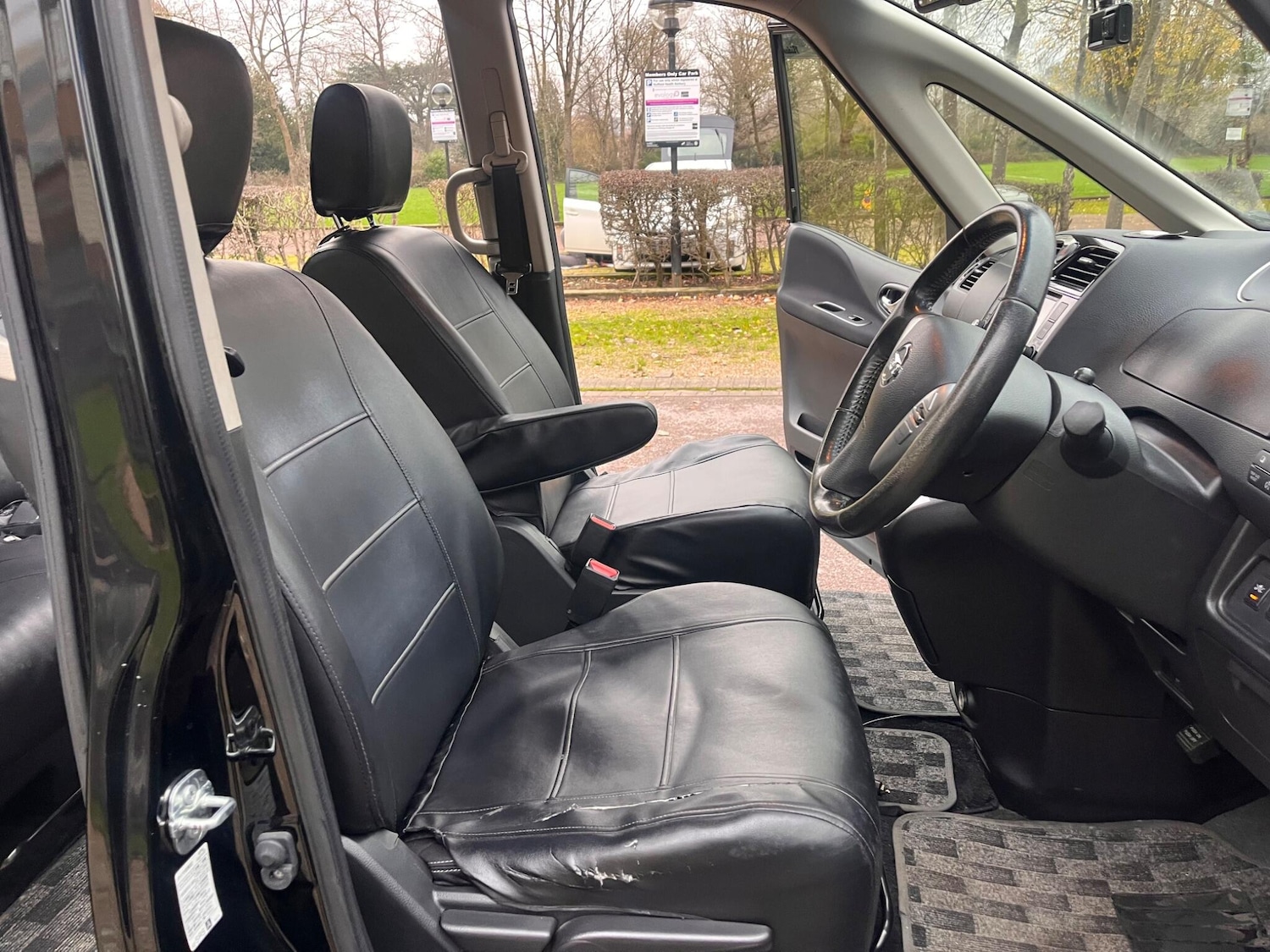 Used Nissan Serena for sale - 77040904: Photo 26