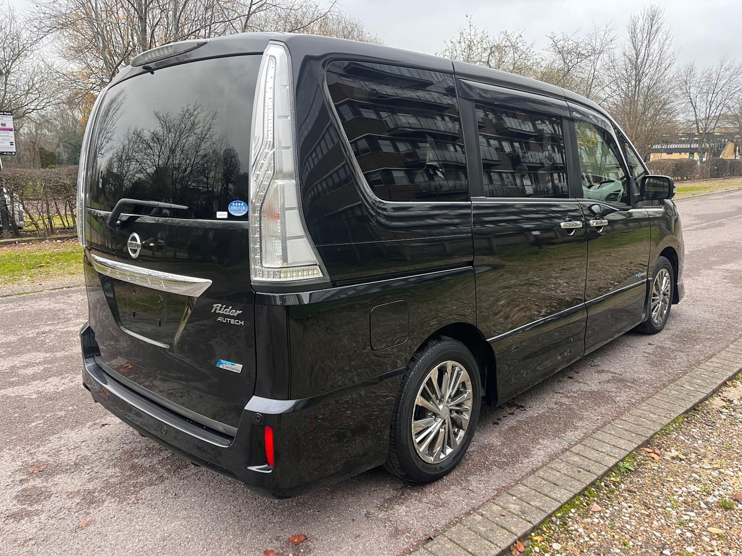 Used Nissan Serena for sale - 77040904: Photo 28