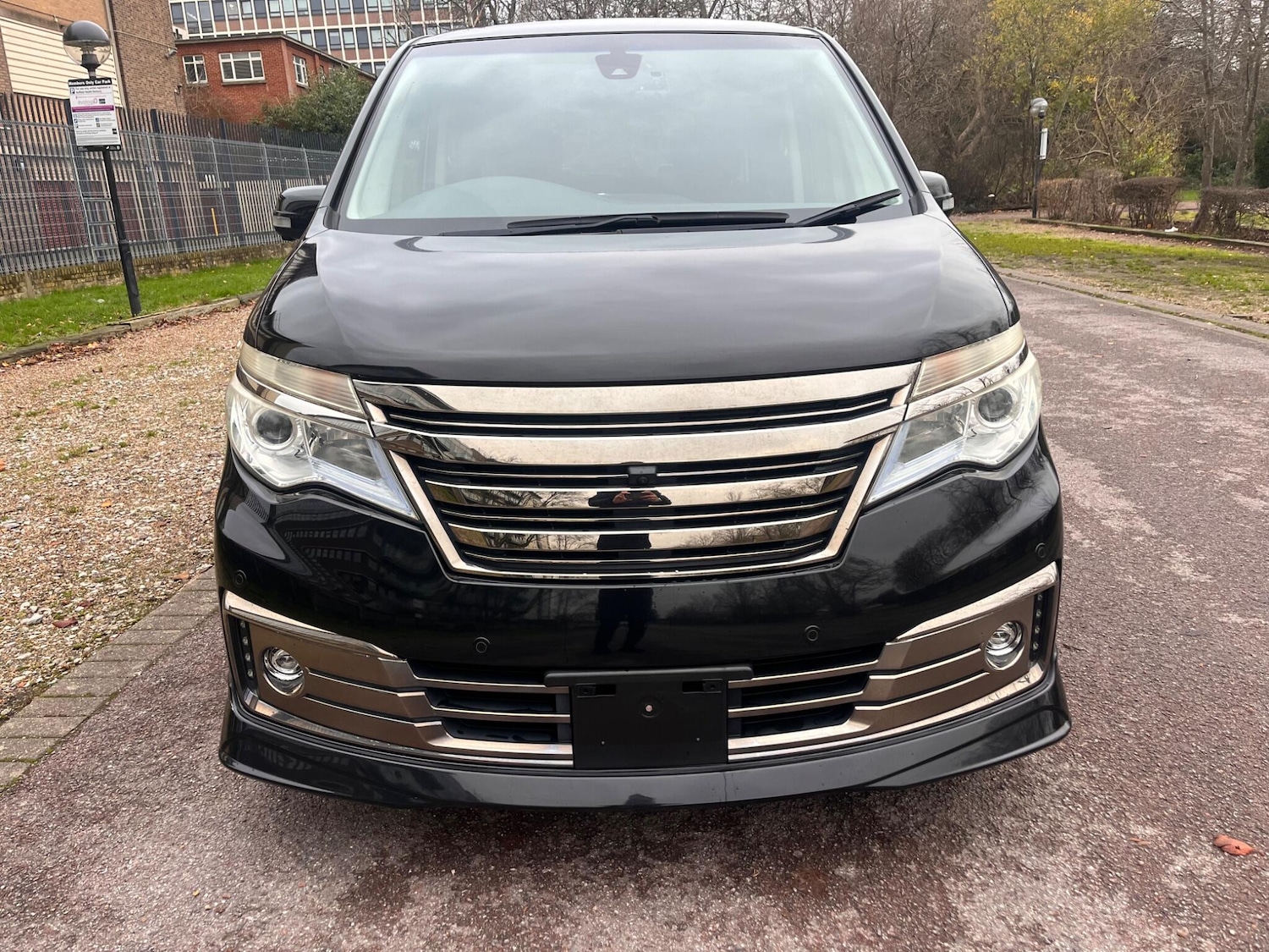 Used Nissan Serena for sale - 77040904: Photo 3