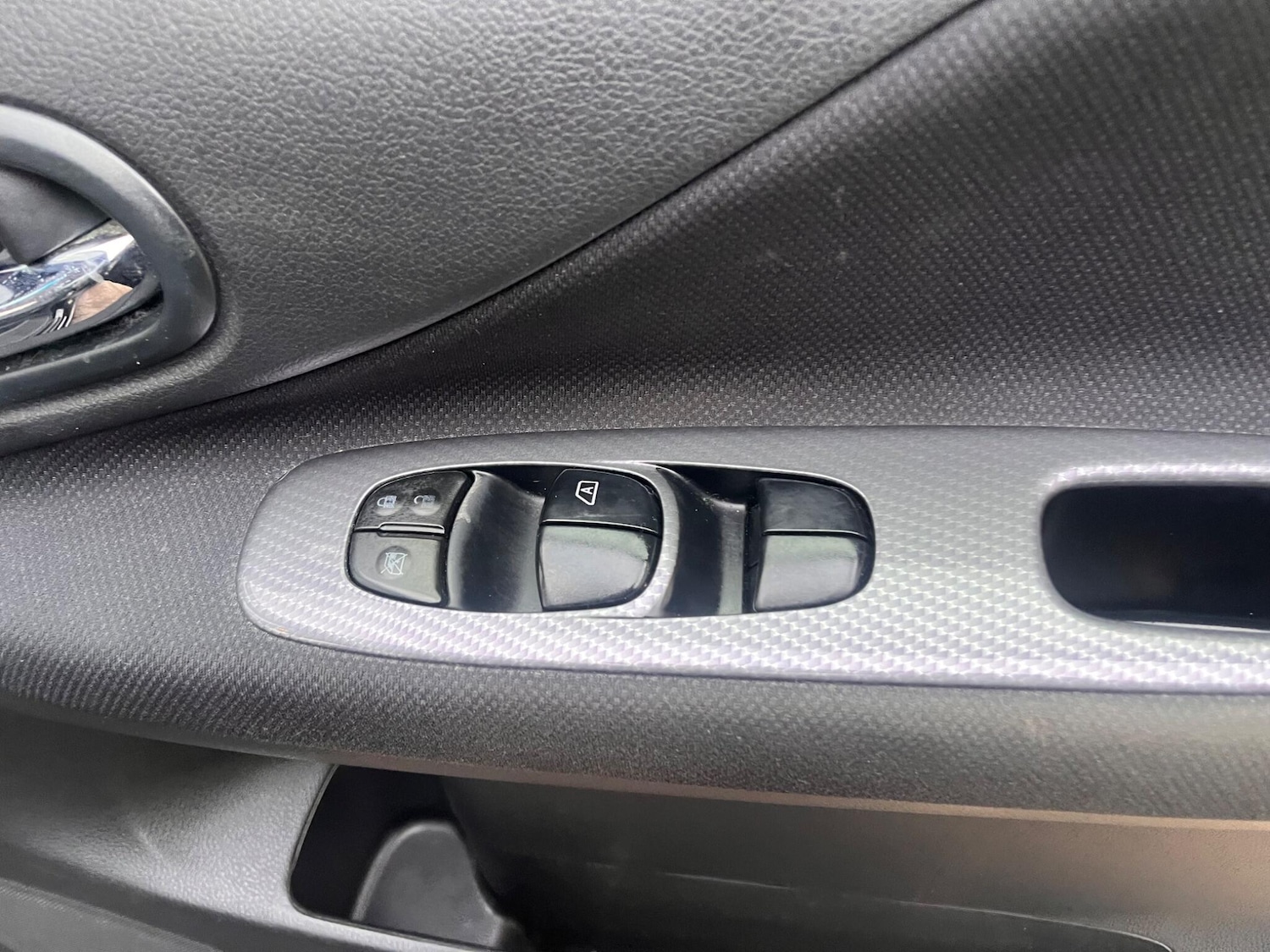 Used Nissan Serena for sale - 77040904: Photo 31