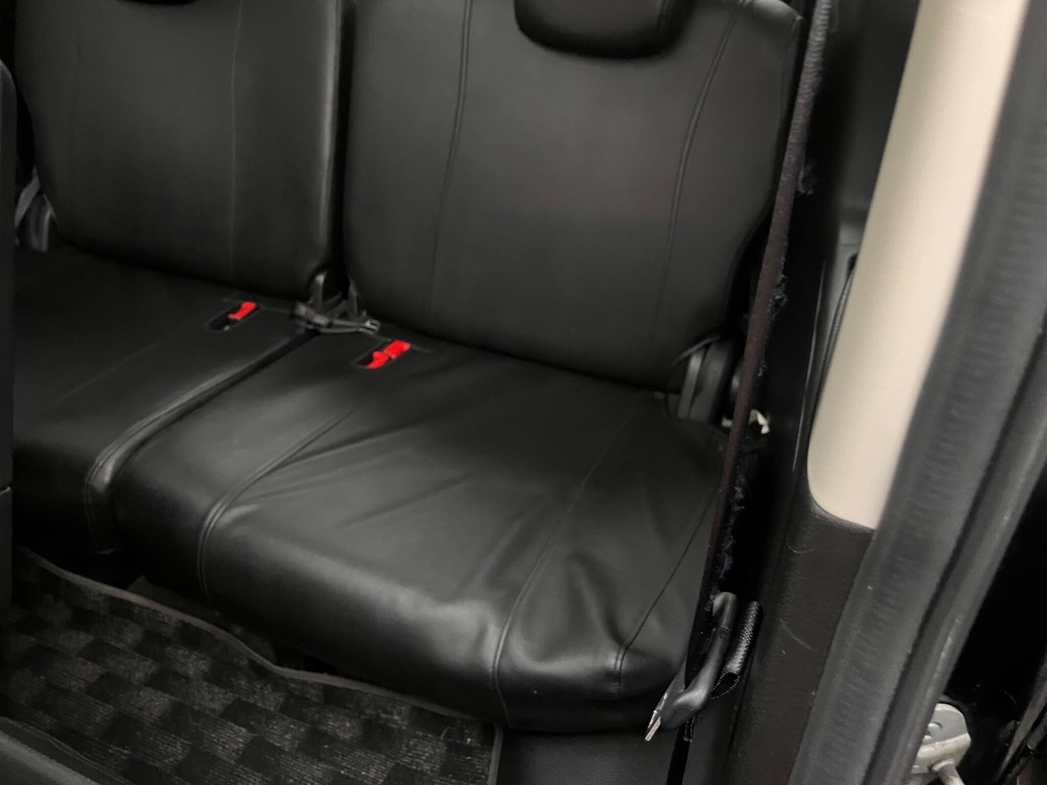 Used Nissan Serena for sale - 77040904: Photo 33