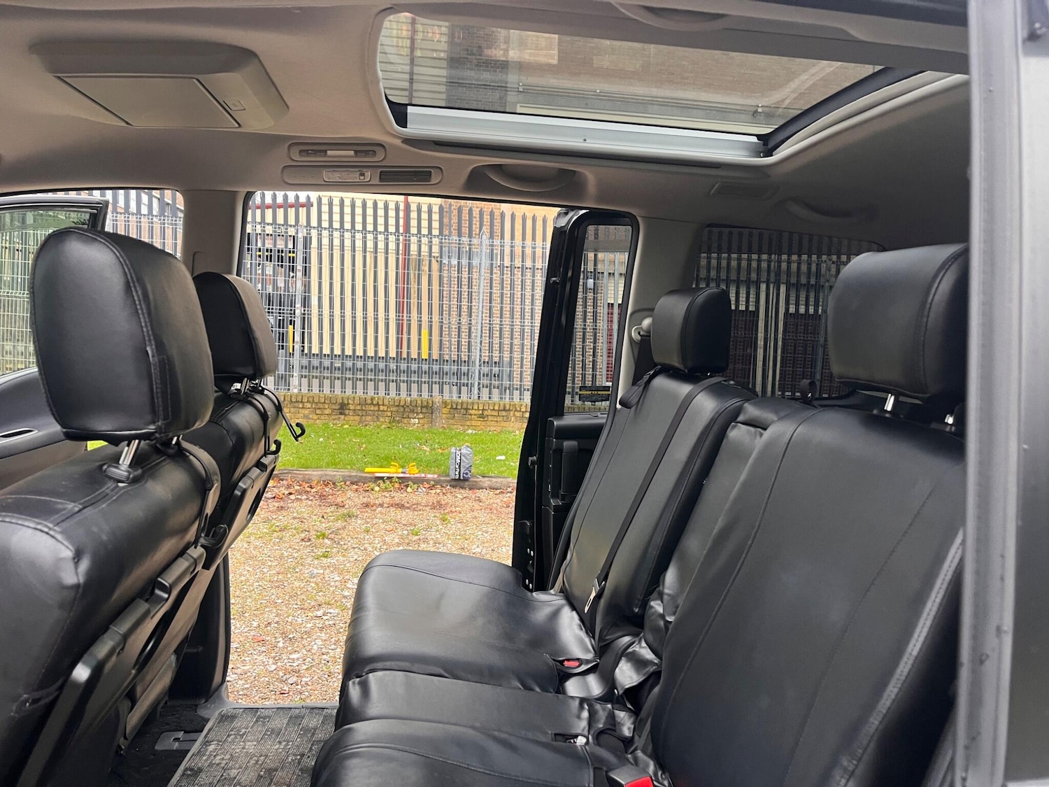 Used Nissan Serena for sale - 77040904: Photo 35