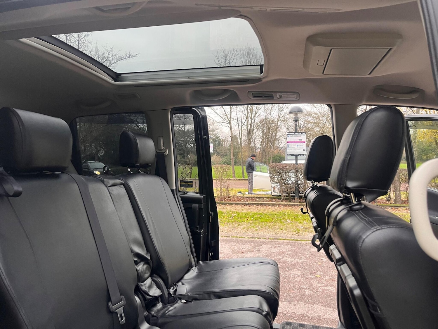 Used Nissan Serena for sale - 77040904: Photo 7