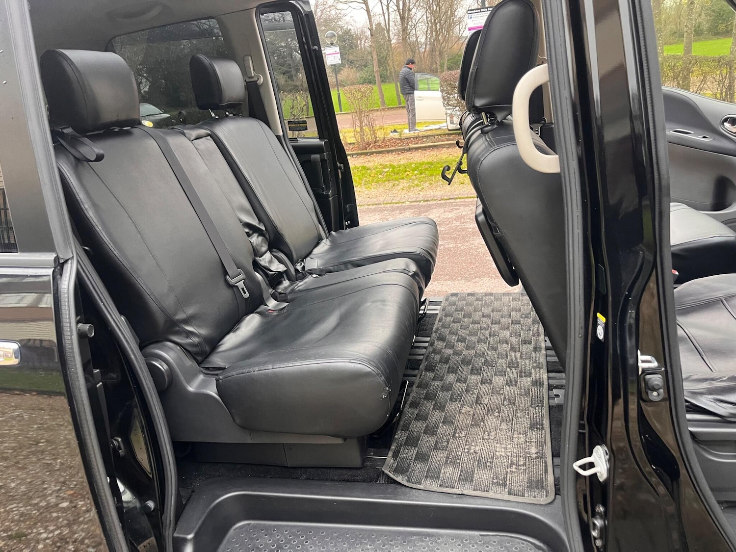 Used Nissan Serena for sale - 77040904: Photo 9