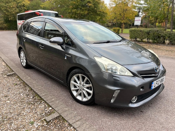 Used Toyota Prius+ 2023 for sale - 76215530: Photo 1