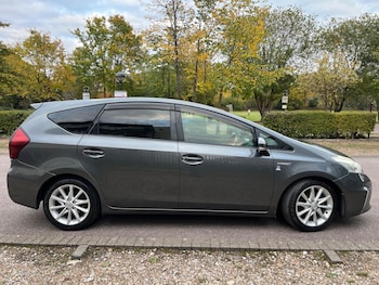 Used Toyota Prius+ 2023 for sale - 76215530: Photo 2