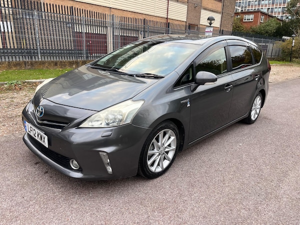 Used Toyota Prius+ 2023 for sale - 76215530: Photo 30