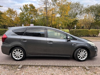 Used Toyota Prius+ 2023 for sale - 76215530: Photo 3
