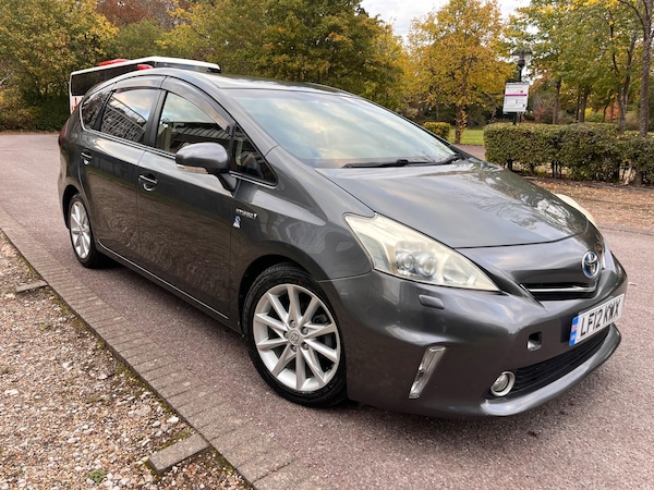 Used Toyota Prius+ 2023 for sale - 76215530: Photo 4