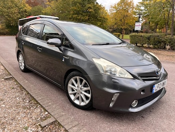 Used Toyota Prius+ 2023 for sale - 76215530: Photo 4