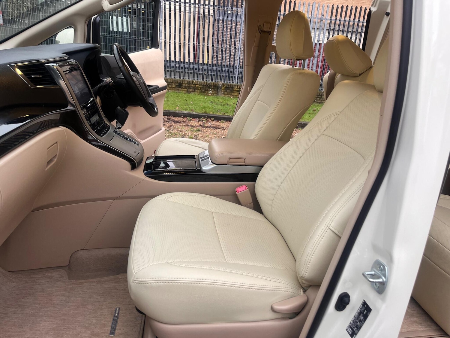 Used Toyota Alphard 2024 for sale - 77203674: Photo 10