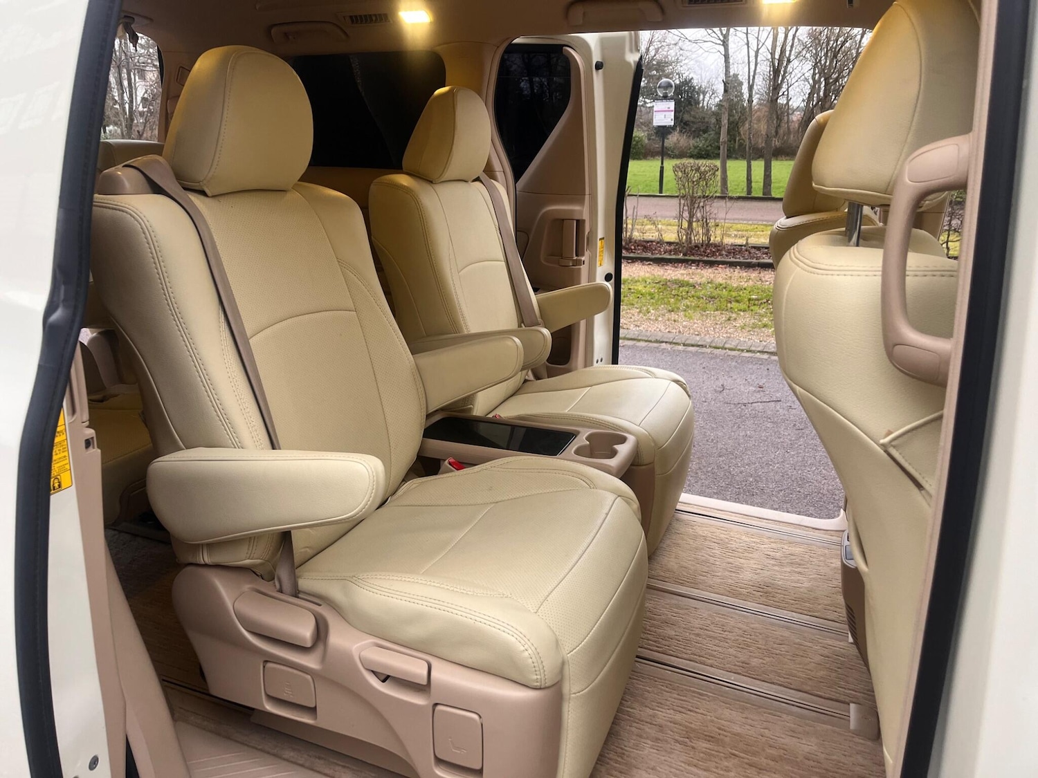 Used Toyota Alphard 2024 for sale - 77203674: Photo 11