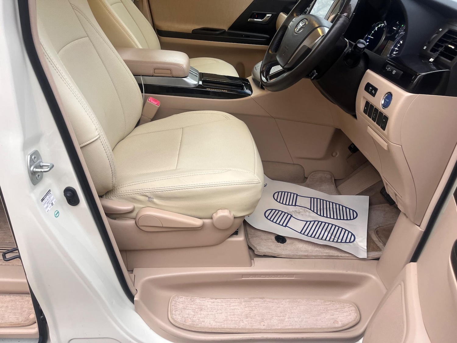 Used Toyota Alphard 2024 for sale - 77203674: Photo 32