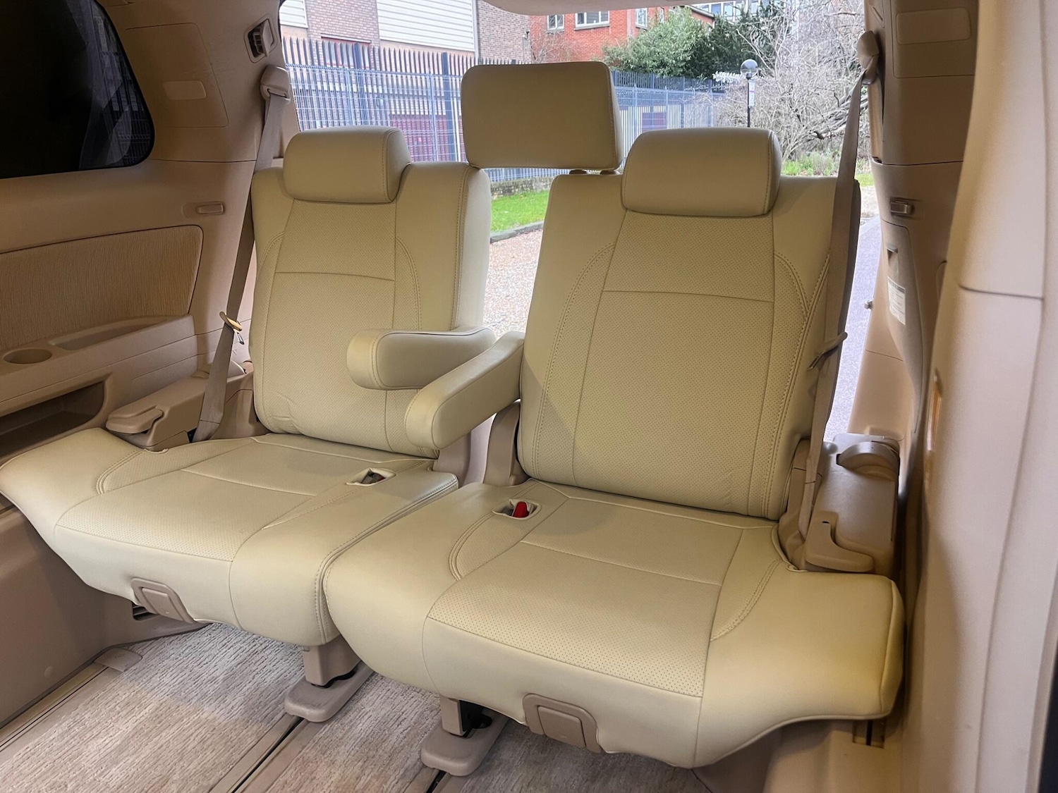 Used Toyota Alphard 2024 for sale - 77203674: Photo 41