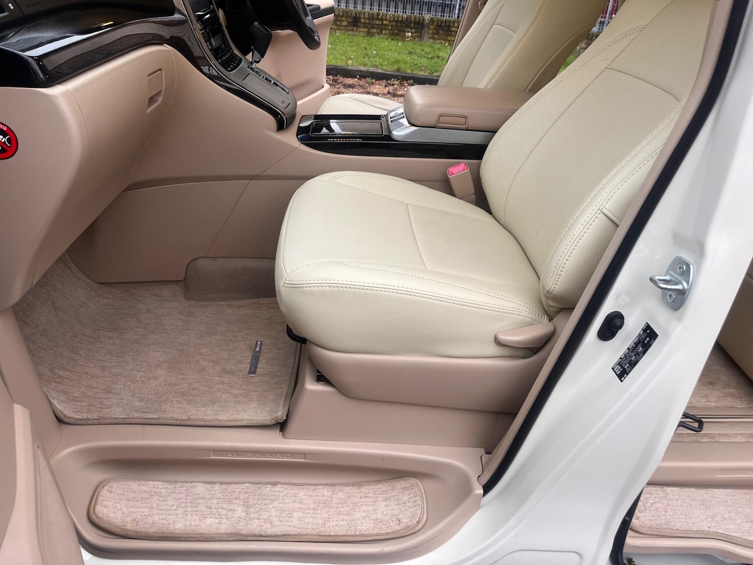 Used Toyota Alphard 2024 for sale - 77203674: Photo 43