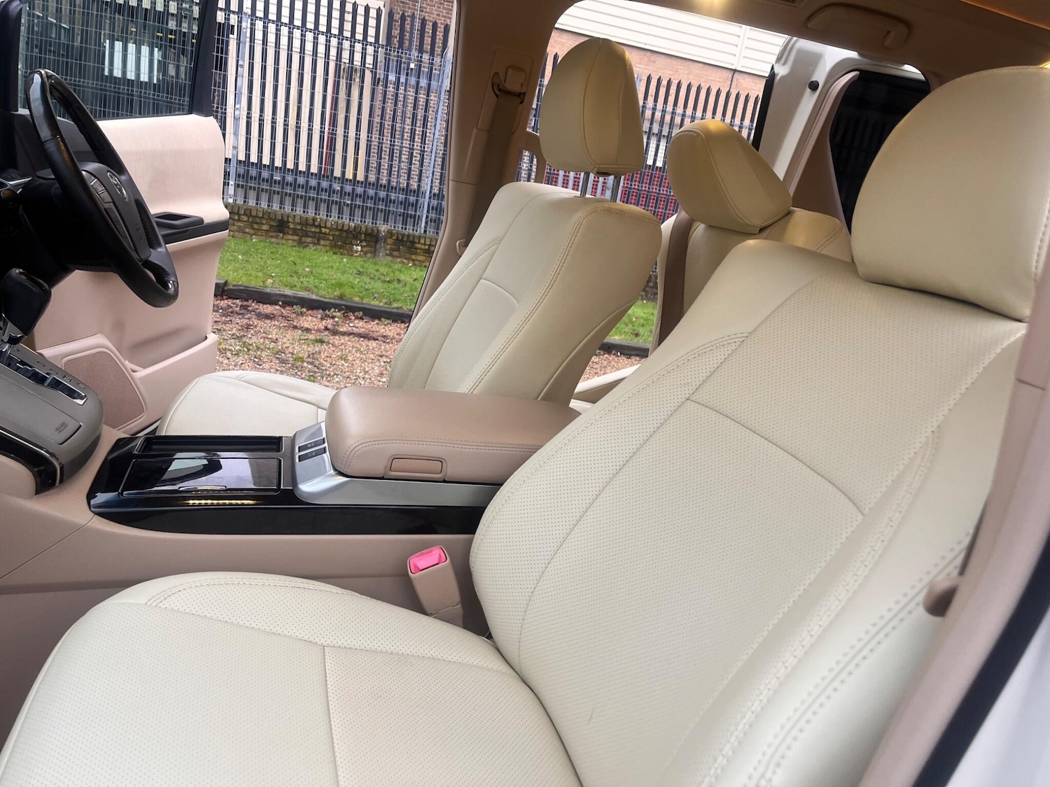 Used Toyota Alphard 2024 for sale - 77203674: Photo 44