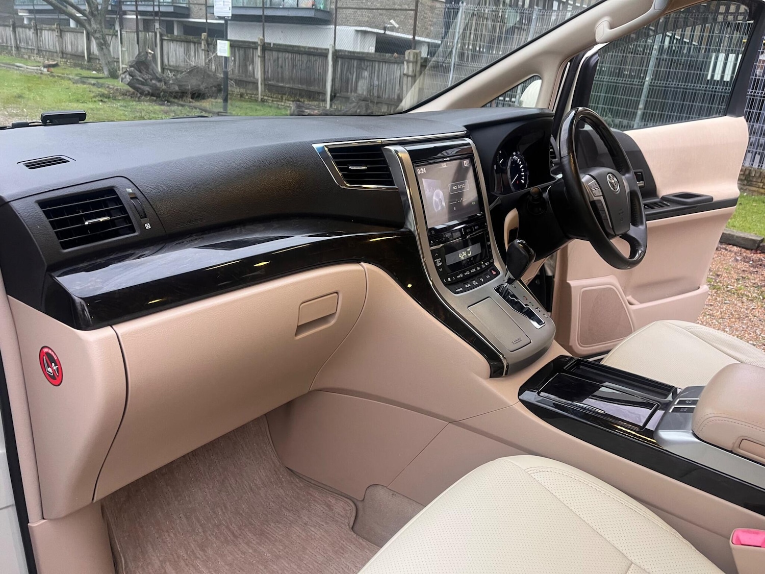 Used Toyota Alphard 2024 for sale - 77203674: Photo 45