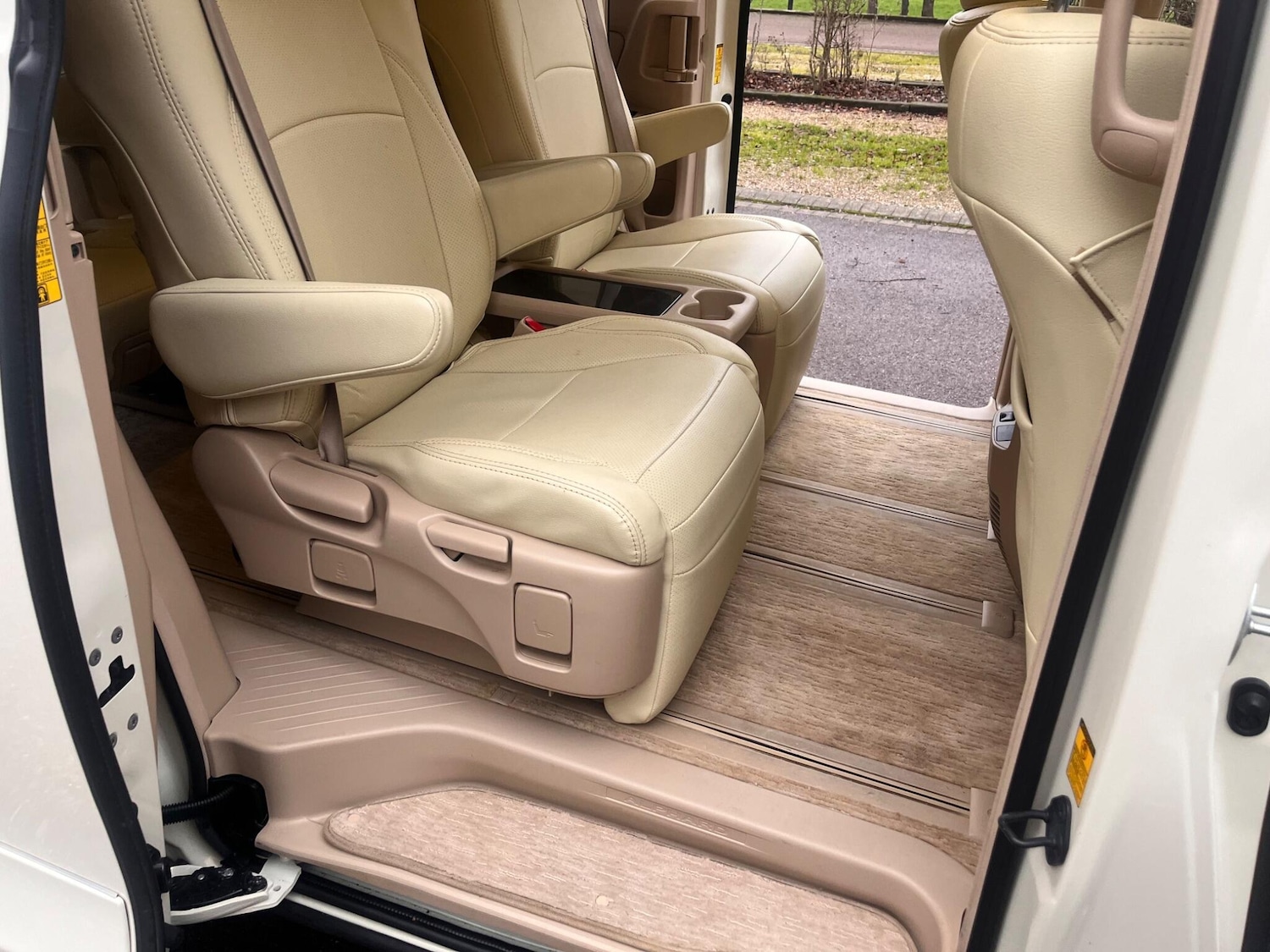 Used Toyota Alphard 2024 for sale - 77203674: Photo 46