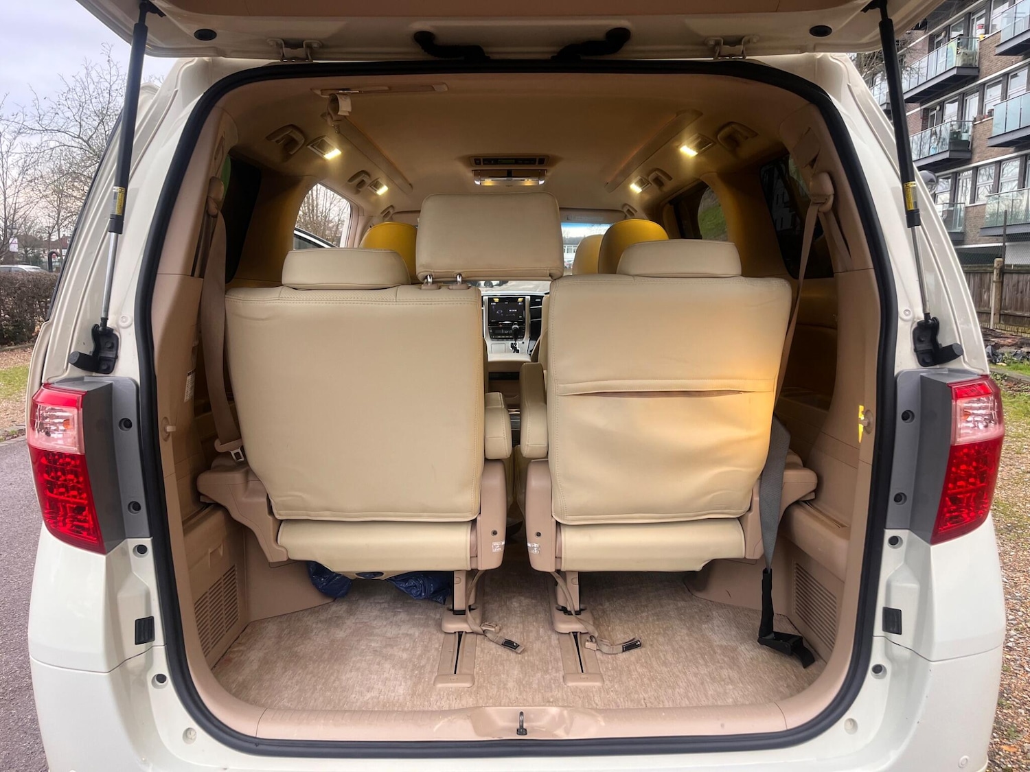 Used Toyota Alphard 2024 for sale - 77203674: Photo 5