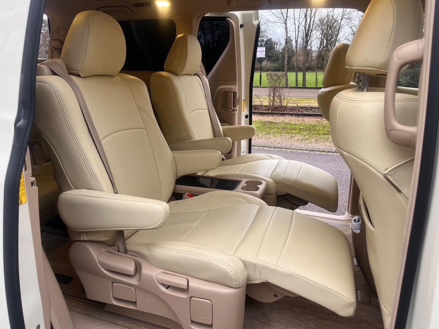 Used Toyota Alphard 2024 for sale - 77203674: Photo 6