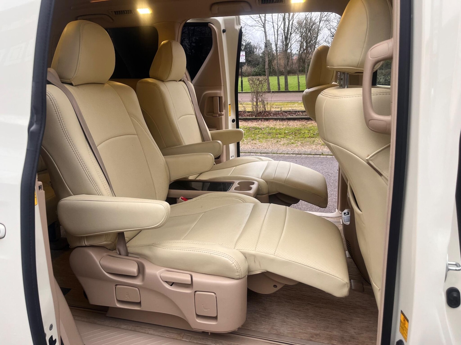 Used Toyota Alphard 2024 for sale - 77203674: Photo 9