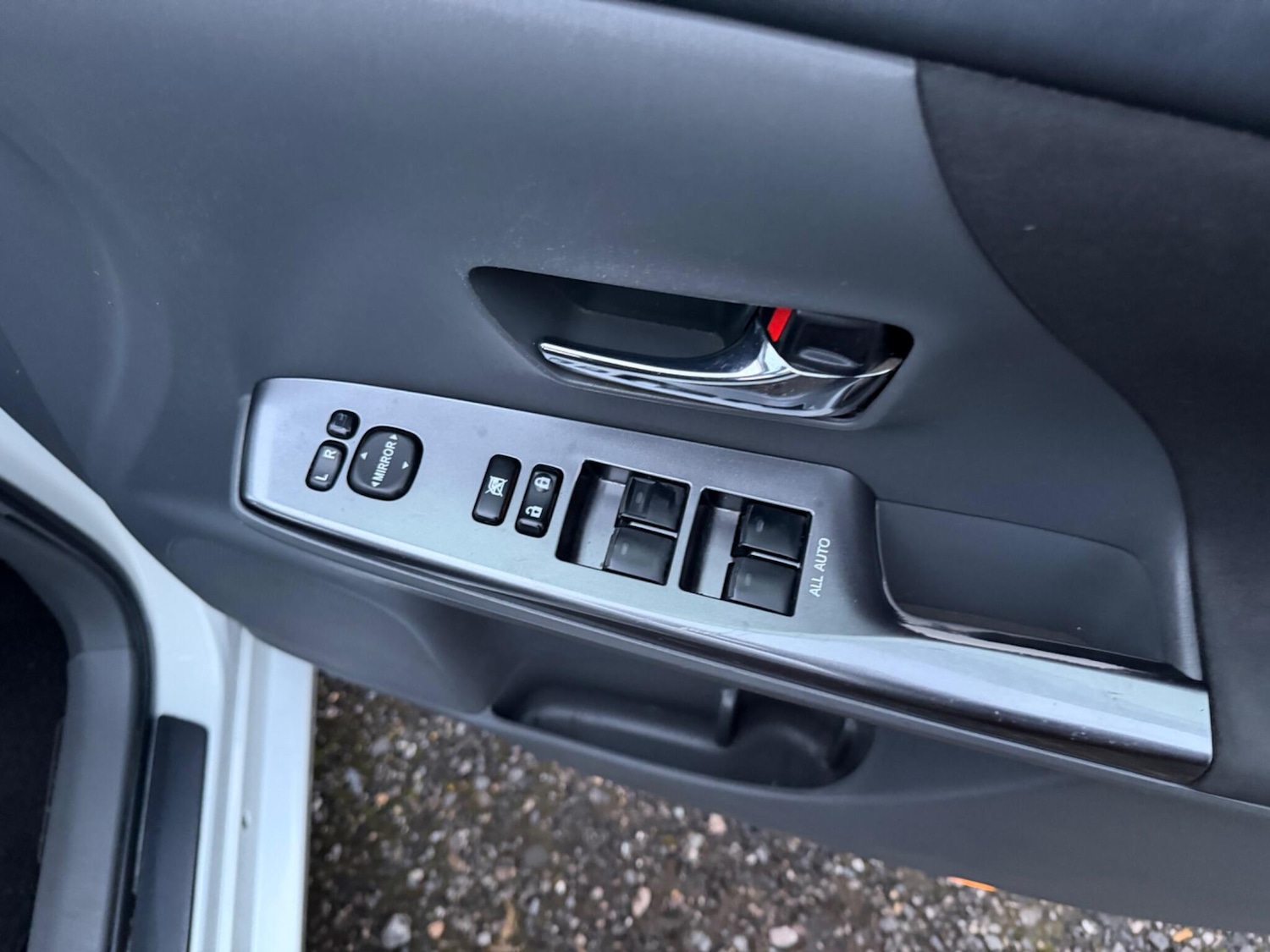 Used Toyota Prius+ 2019 for sale - 77612308: Photo 23