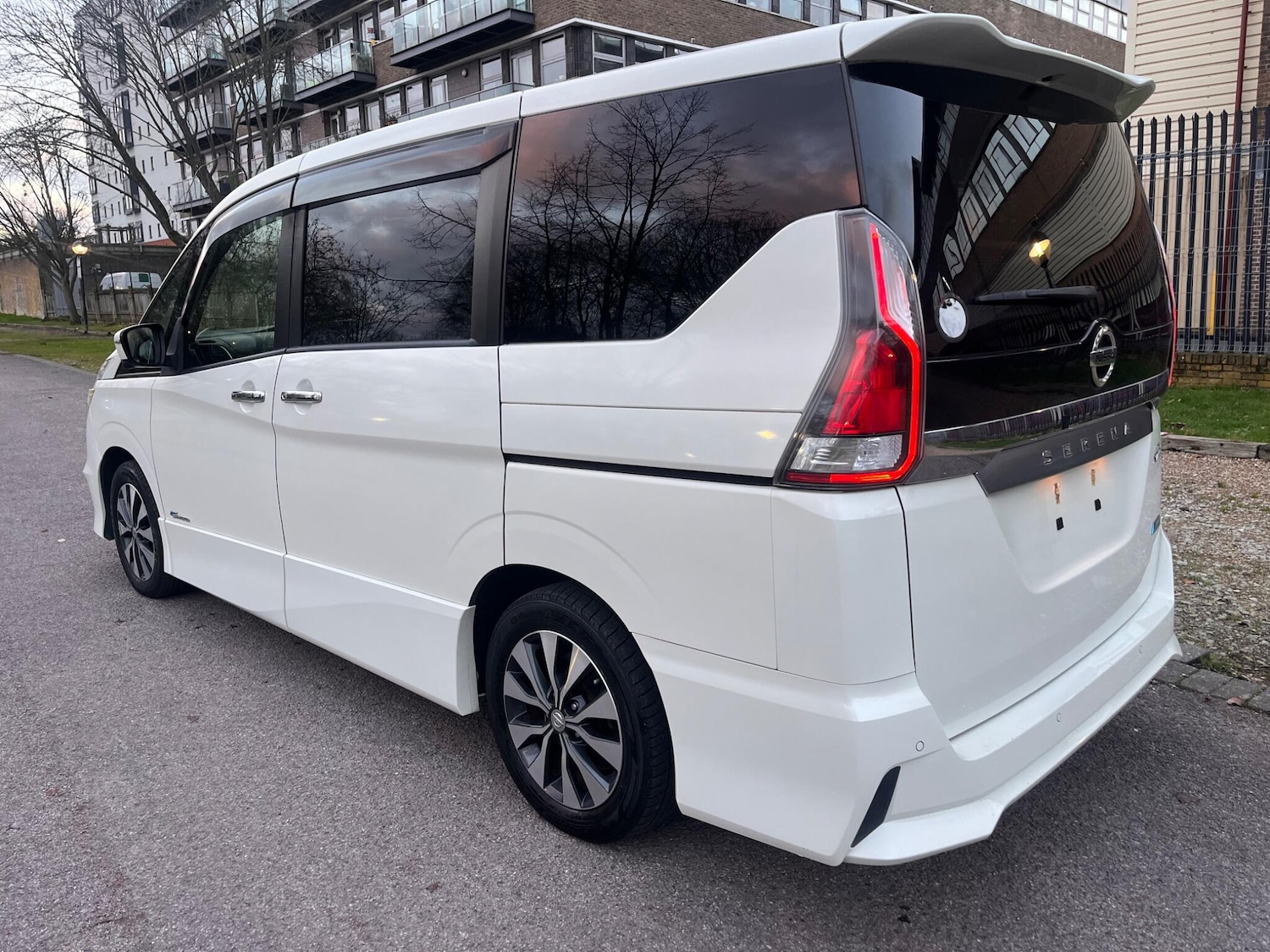 Used Nissan Serena for sale - 77049875: Photo 13