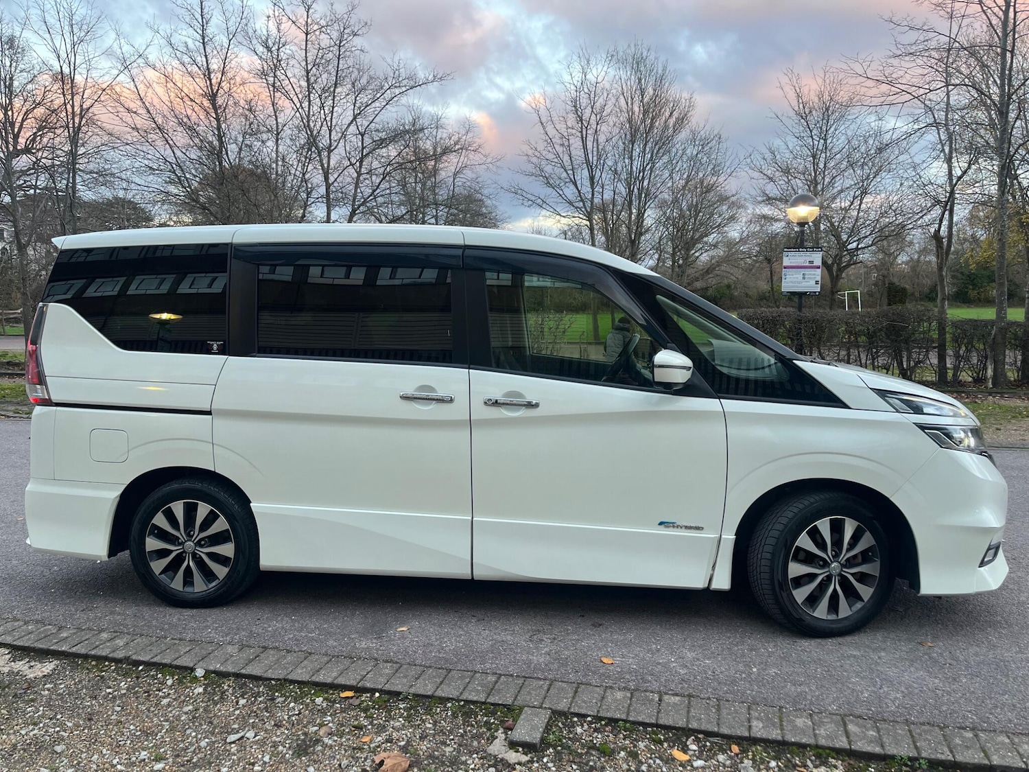 Used Nissan Serena for sale - 77049875: Photo 16