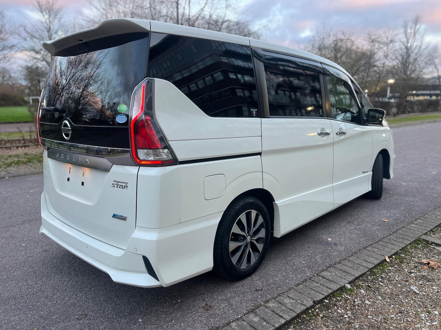 Used Nissan Serena for sale - 77049875: Photo 17