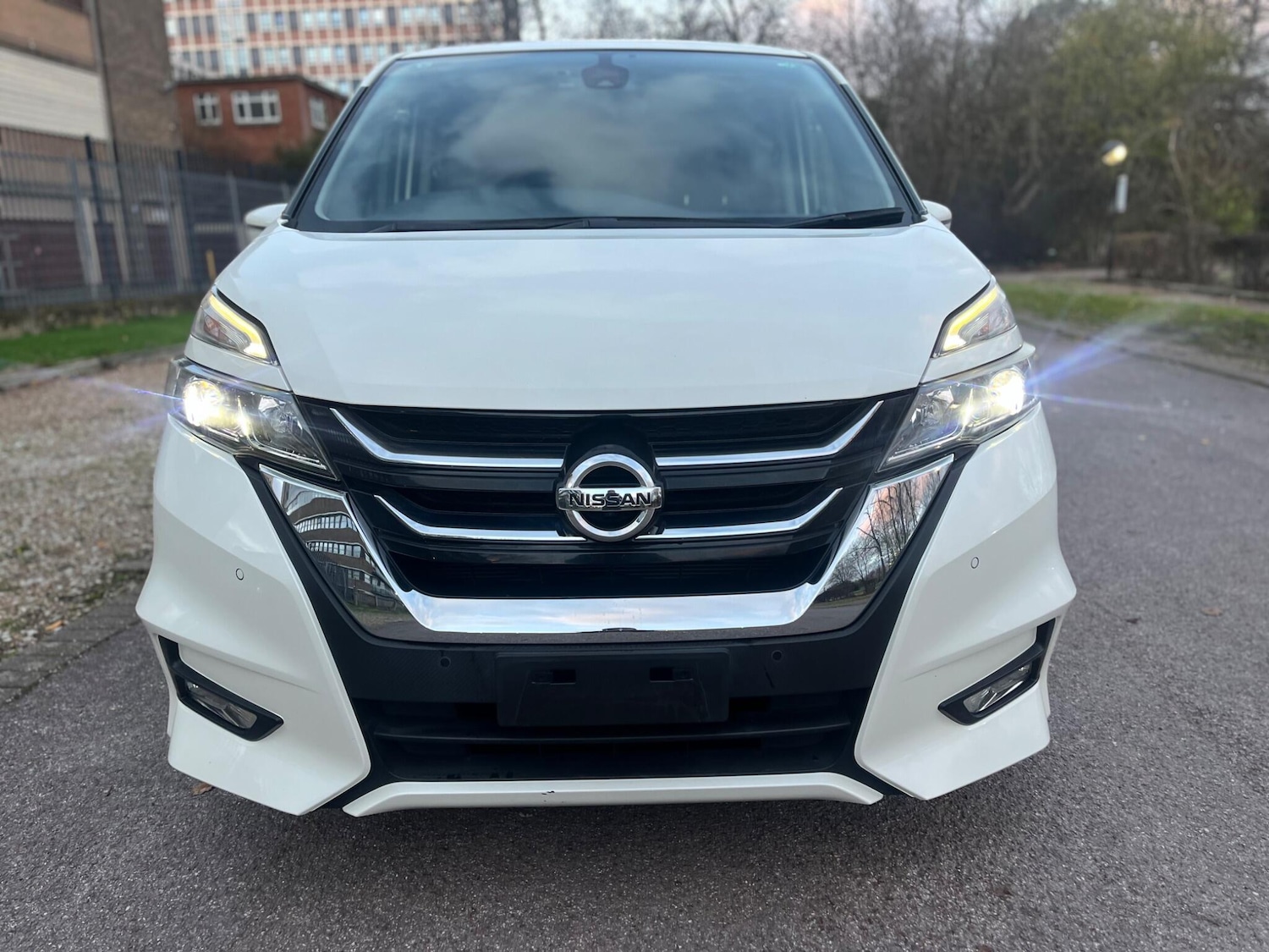 Used Nissan Serena for sale - 77049875: Photo 18