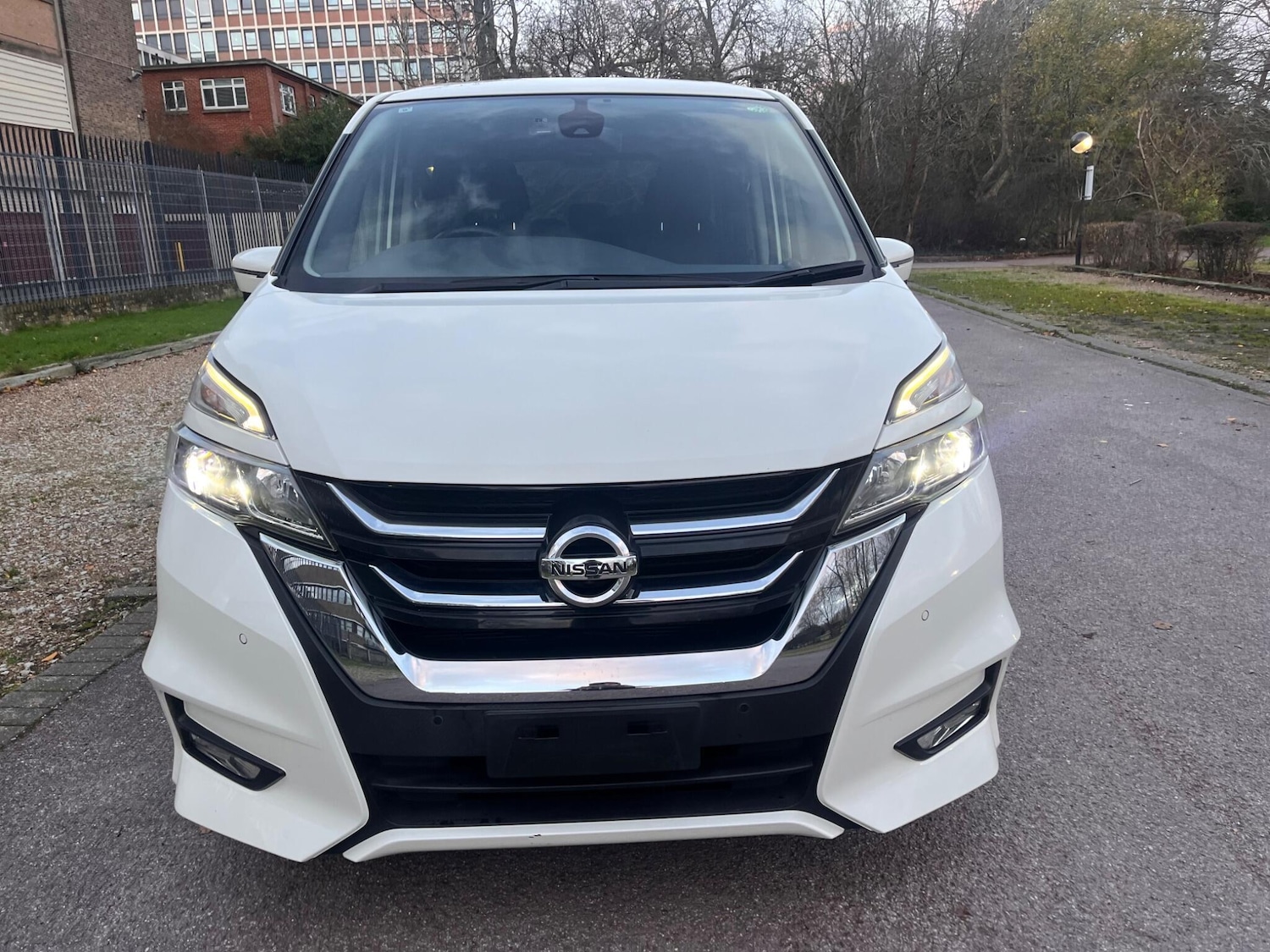 Used Nissan Serena for sale - 77049875: Photo 22